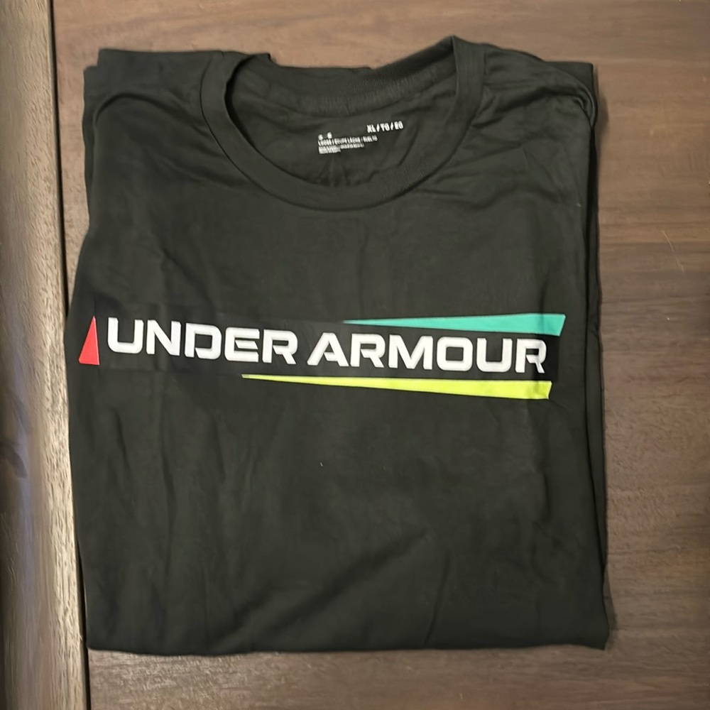 Men’s XL Under Armour T-shirt. Brand new. Never been worn. Paid $25. Asking $12